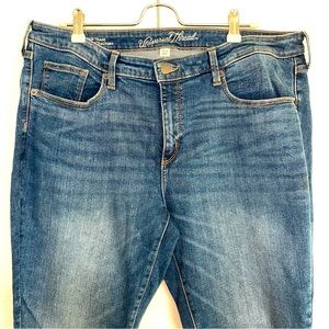 Universal Thread Mid Rise Curvy Skinny Jean, Size 18